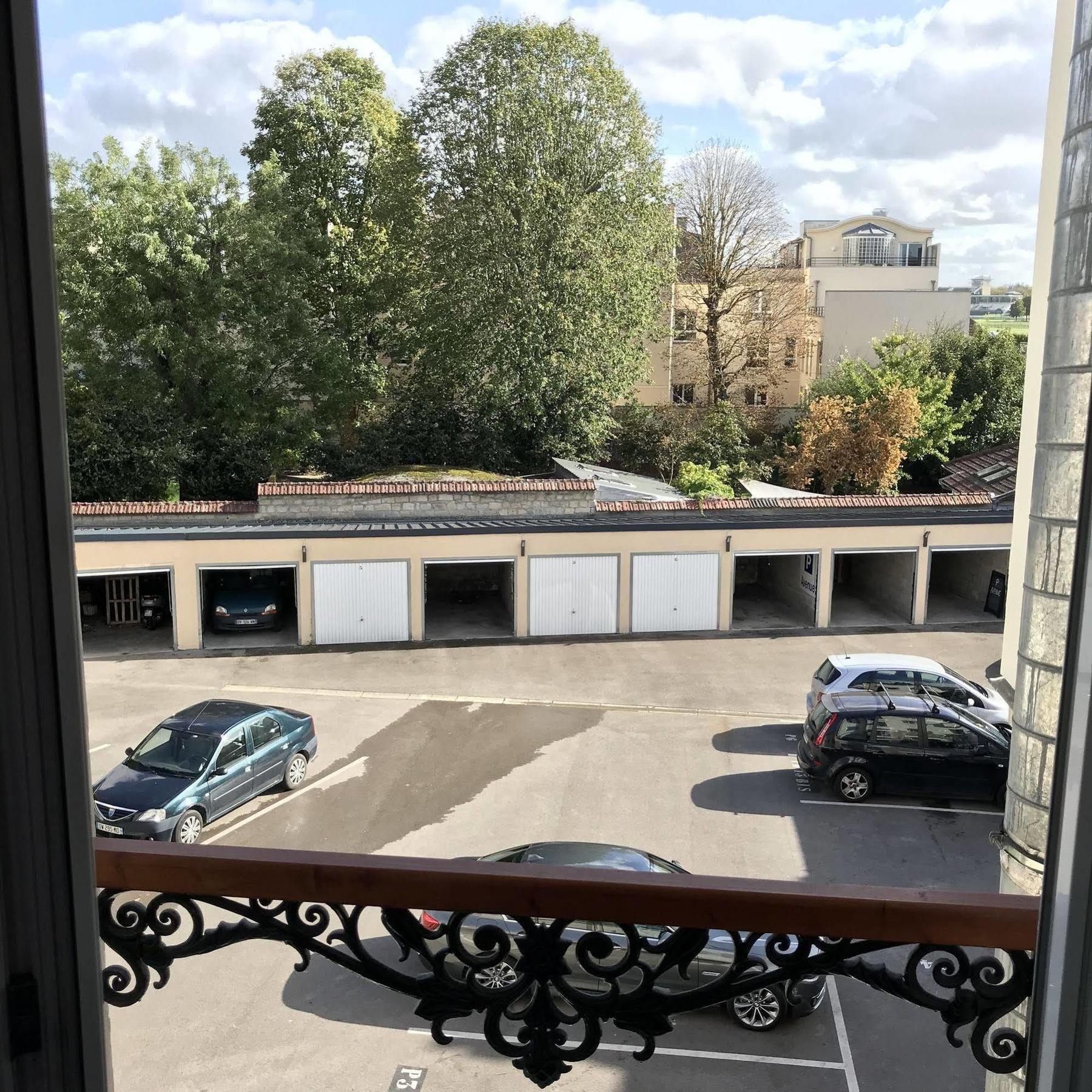 Hotel L'Avenue Chantilly Exterior photo